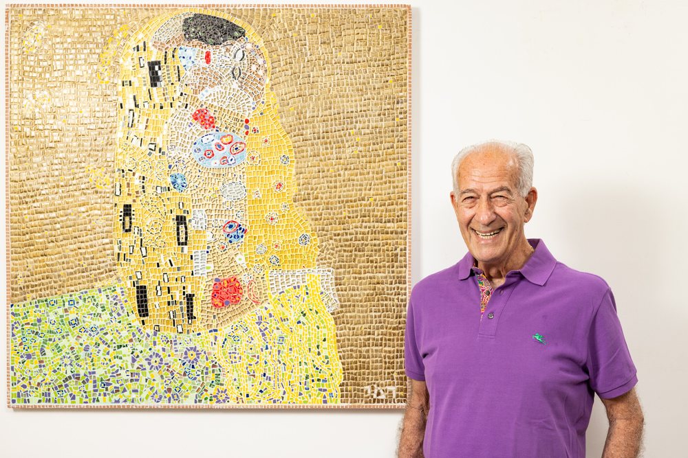 רמי אלון לצד «הנשיקה», 2024